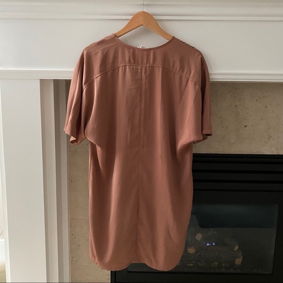 URBAN OUTFITTERS Nude Oversized Vneck Shift Dress - Picture 6 of 9